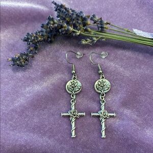 💜💜💜 3/$30 Beautiful! The Rose Cross ~ Silver Floral Cross Earrings E58